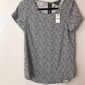 NWT S BLACK & WHITE EXPRESS BLOUSE